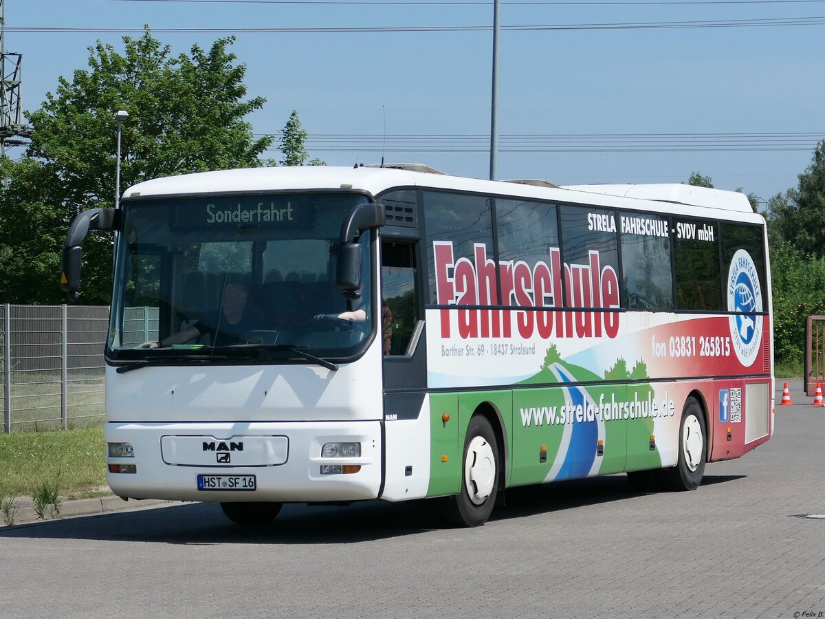 MAN ÜL 313 (ex LeoBus _ L-VR 5096) der Strela Fahrschule aus Deutschland in Stralsund am 01.06.2024