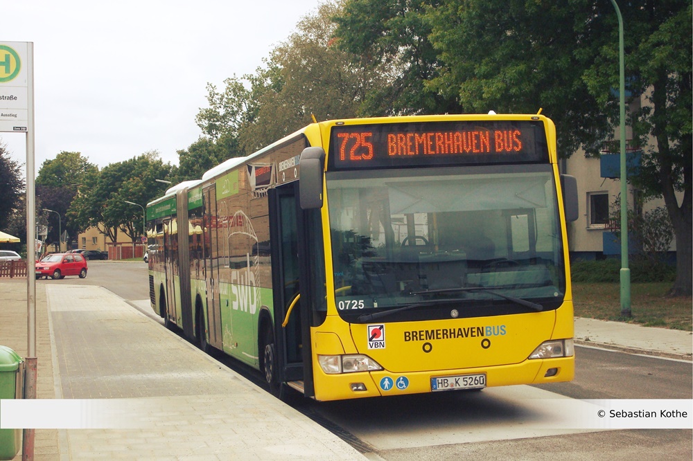 Manchmal macht es besonders Spaß als Busfan, wenn man Fotos macht und mit den flexiblen RBL-Matrixen rumspielt. Damals habe ich des Öfteren die Busnummer, wie hier zum Beispiel im Bild (0)725 als Linie und daneben BREMERHAVENBUS eingegeben.  