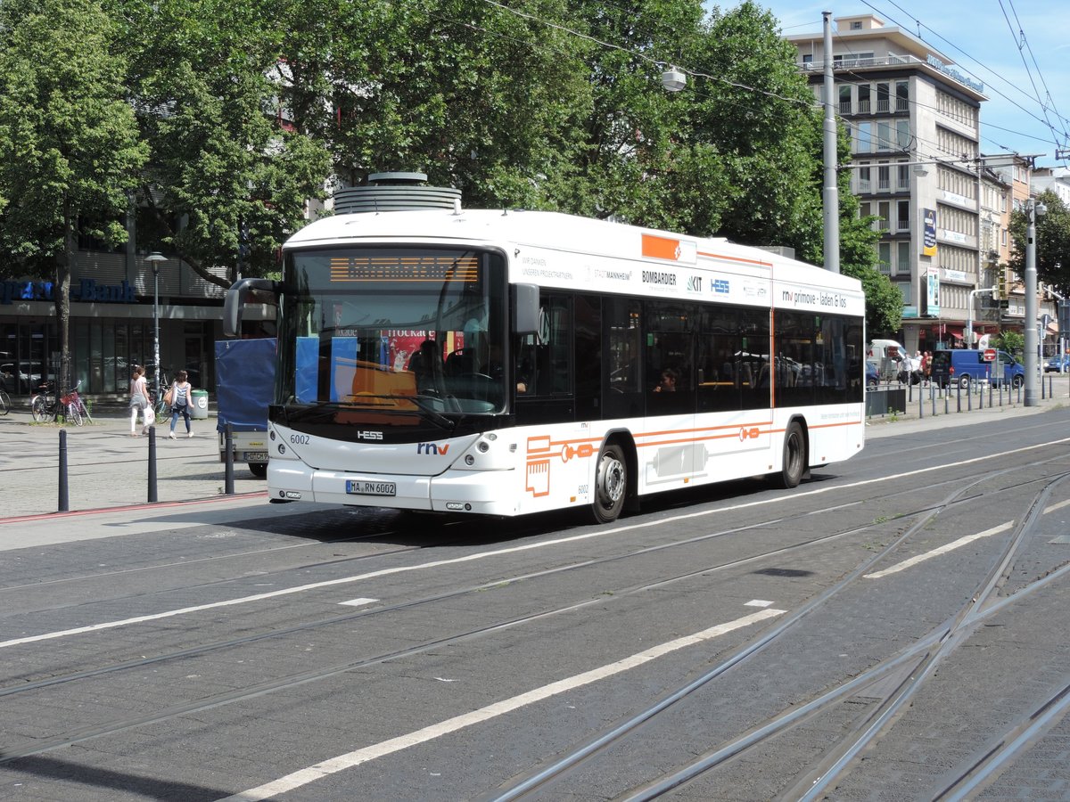 Mannheim Hbf, 7. July 2016 : Elektrobus Hess BT-N1D Nr 6002 auf der Linie 63...