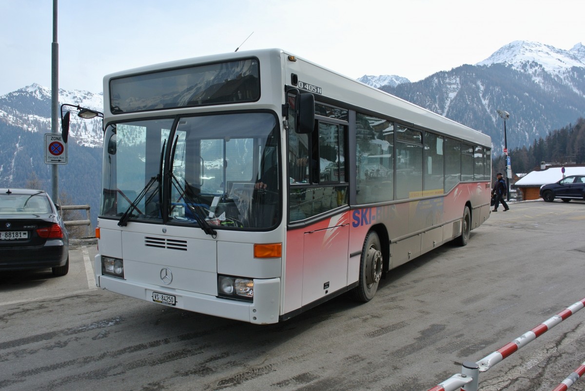 MB 405 N Nr. 97 (ex. BGU Grenchen Nr. 5) im Einsatz als Skibus in La Tzoumaz, 15.03.2015.
