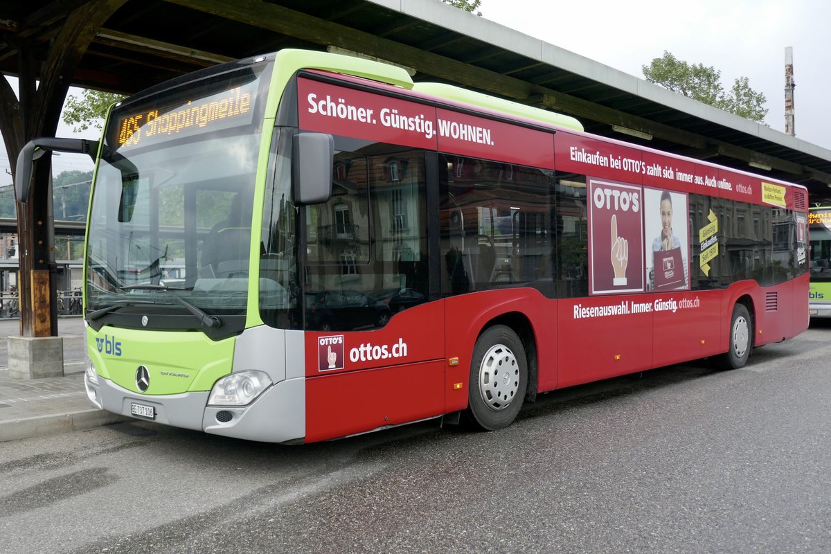 MB C2 Euro 5 106 der Busland AG mit Otto's Vollwerbung am 13.5.20 auf dem Bahnhofplatz Burgdorf.