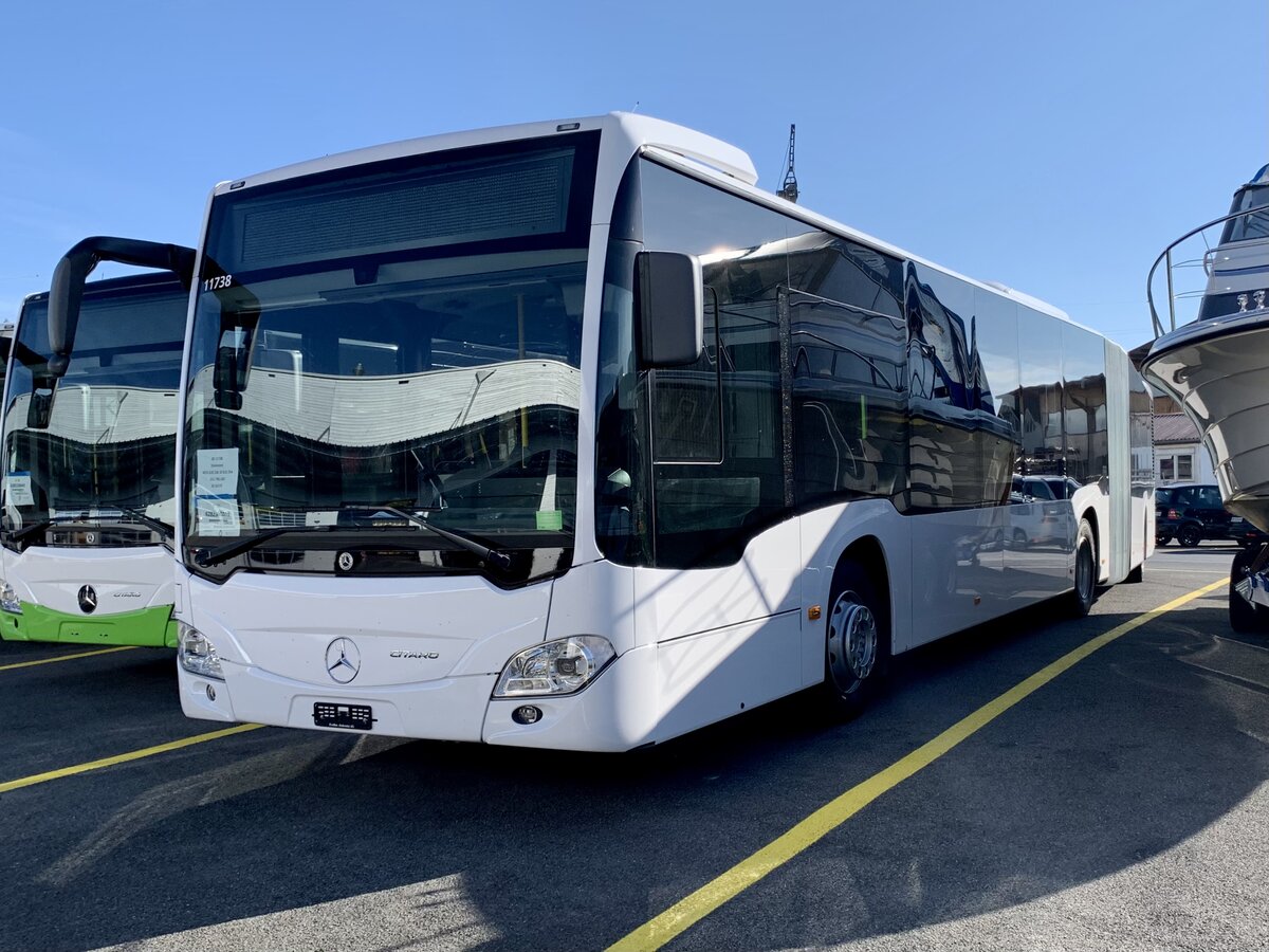MB C2 G Ü hybrid '11738' für die PostAuto Regie Delemont am 1.10.21 bei Interbus Kerzers.