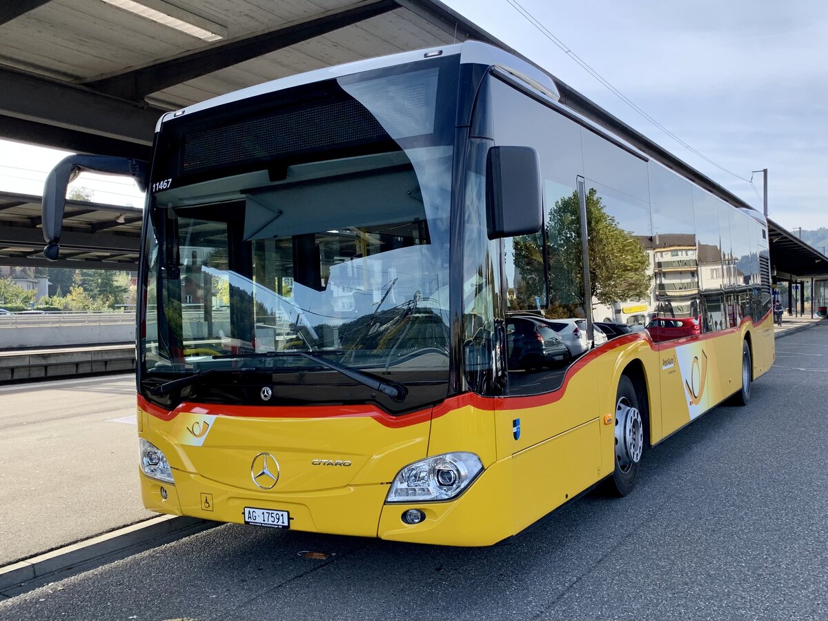 MB C2 hybrid '11467' des PU Indermühle Bus, Reckingen am 18.10.21 beim Bahnhof Turgi.