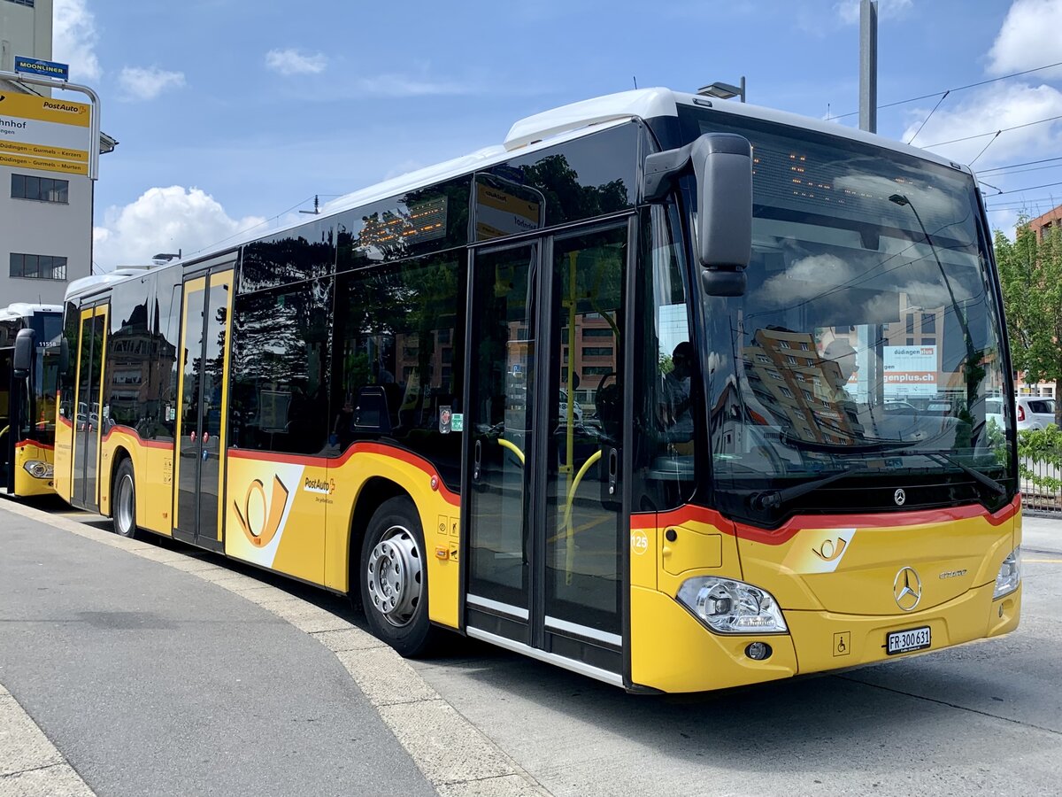 MB C2 hybrid '11678' vom PU Wieland Bus, Murten am 14.5.22 beim Bahnhof Düdingen.