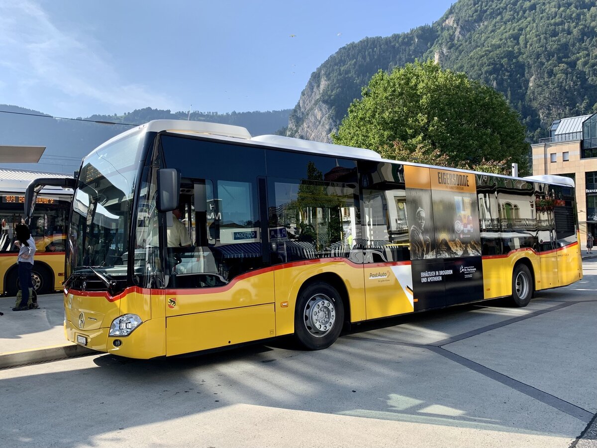 MB C2 hybrid '11687'  BE 610 543  mit neuer Seitenwerbung für Eigersonne (übernommen vom Volvo Bild-ID 193527) am 12.8.21 beim Bahnhof Interlaken West.