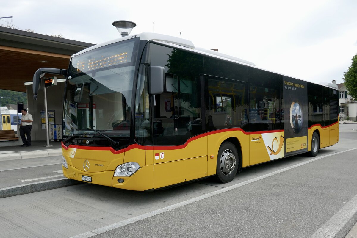 MB C2 hybrid '11715'  SO 189 823  der PostAuto Regie Balsthal am 22.5.22 beim Bahnhof Balsthal.