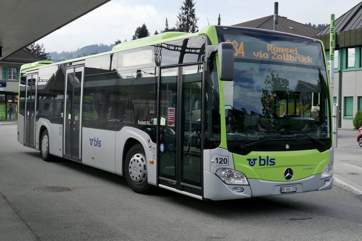 MB C2 hybrid 120 der Busland AG am 13.5.20 bei der Abfahrt in Langnau.