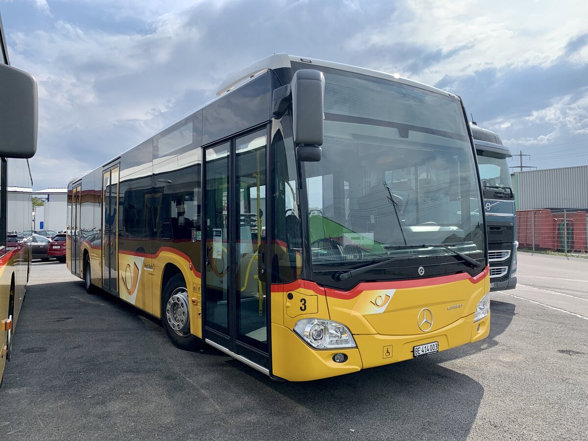 MB C2 hybrid Nr. 3 '11461'  BE 414 003  von PostAuto Regie Laupen am 27.7.21 bei Interbus in Kerzers.
