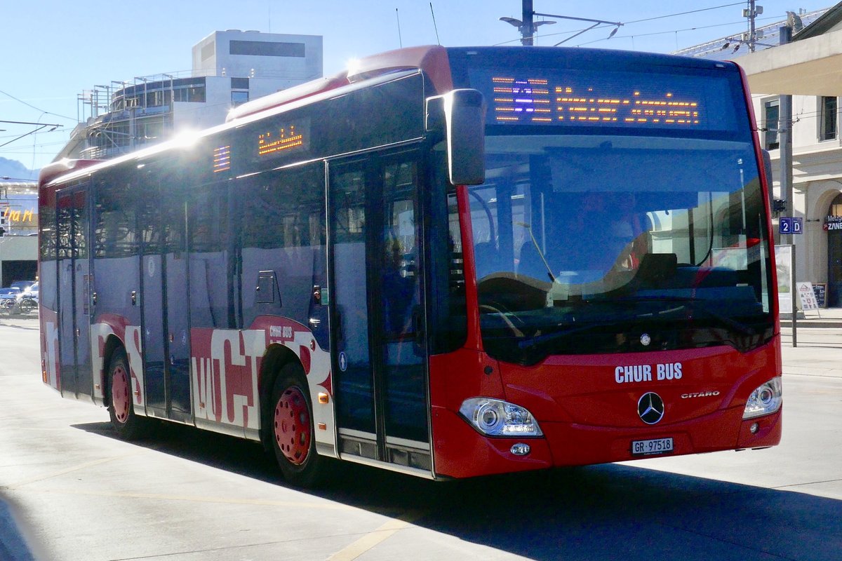 MB C2 K vom Chur Bus am 16.2.19 bei der Abfahrt am Bahnhof Chur.