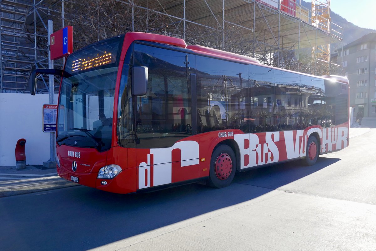 MB C2 K 'GR 97518' vom Chur Bus am 16.2.19 auf dem Bahnhofplatz in Chur.