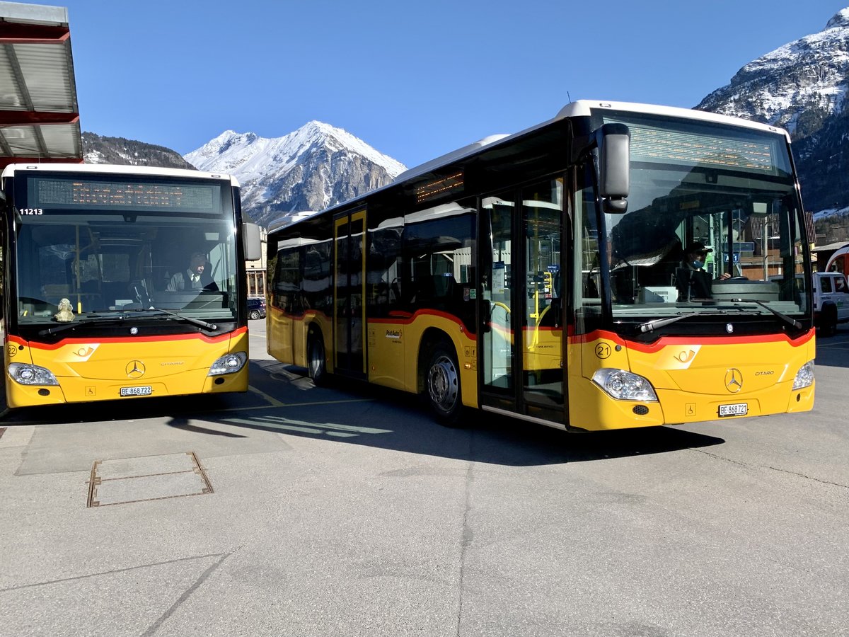 MB C2 K hybrid '11212' vom PU Flück Reisen, Brienz am 8.4.21 bei der Abfahrt in Meiringen.