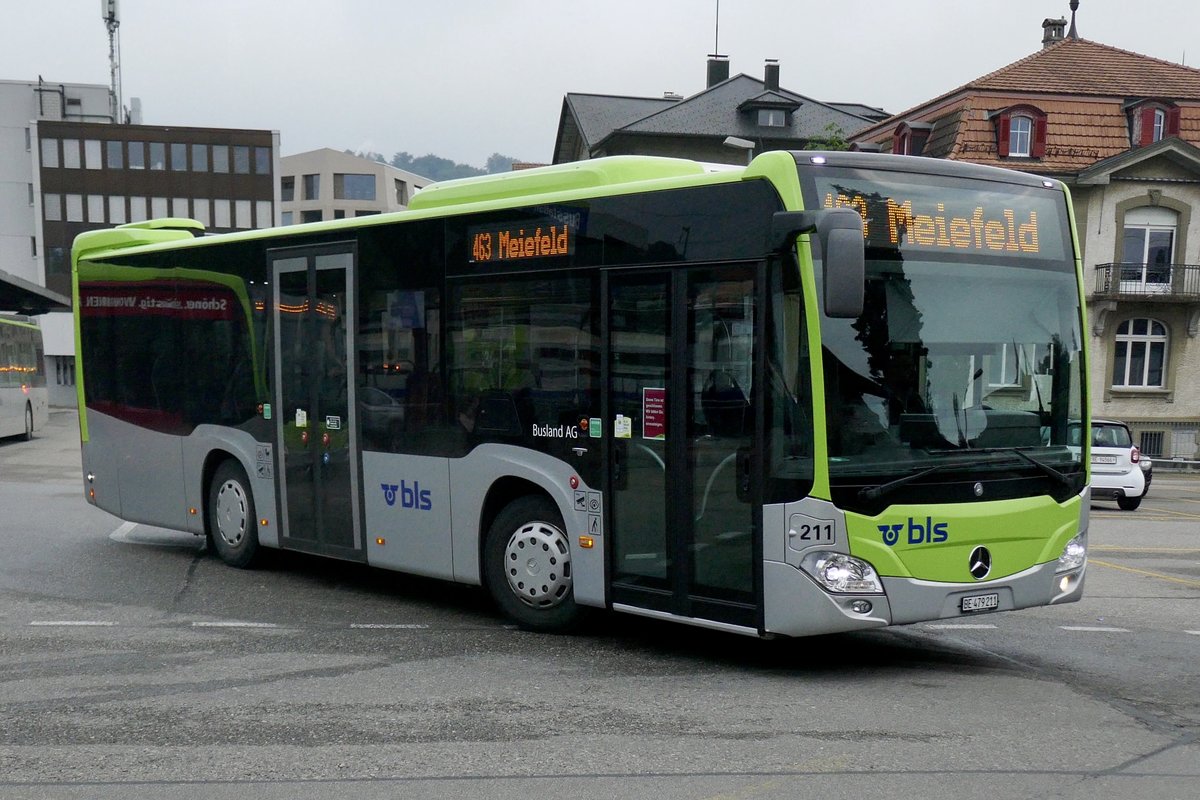 MB C2 K hybrid 211 am 13.5.20 bei der Abfahrt vom Bahnhofplatz in Burgdorf.