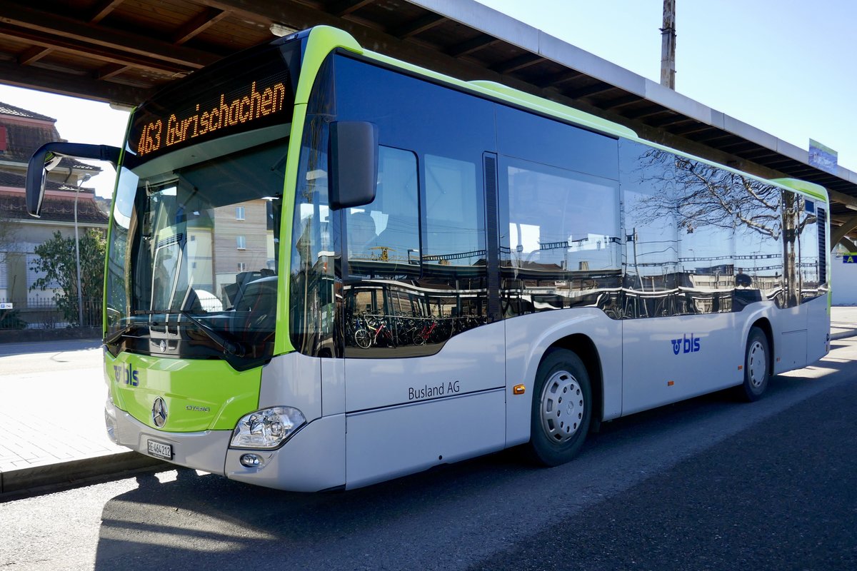 MB C2 K hybrid 212 der Busland AG am 17.2.19 beim Bahnhof Burgdorf.