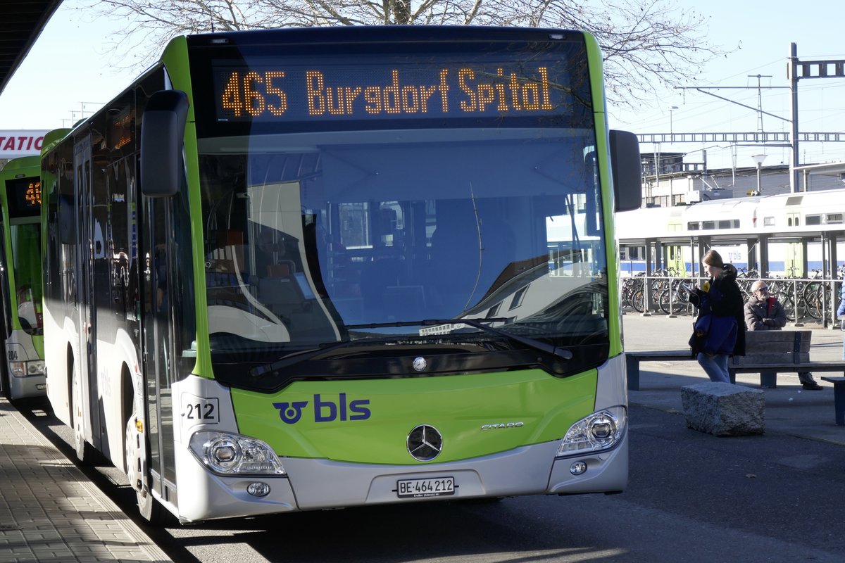MB C2 K hybrid 212 der Busland AG der am 17.2.19 beim Bahnhof Burgdorf steht.