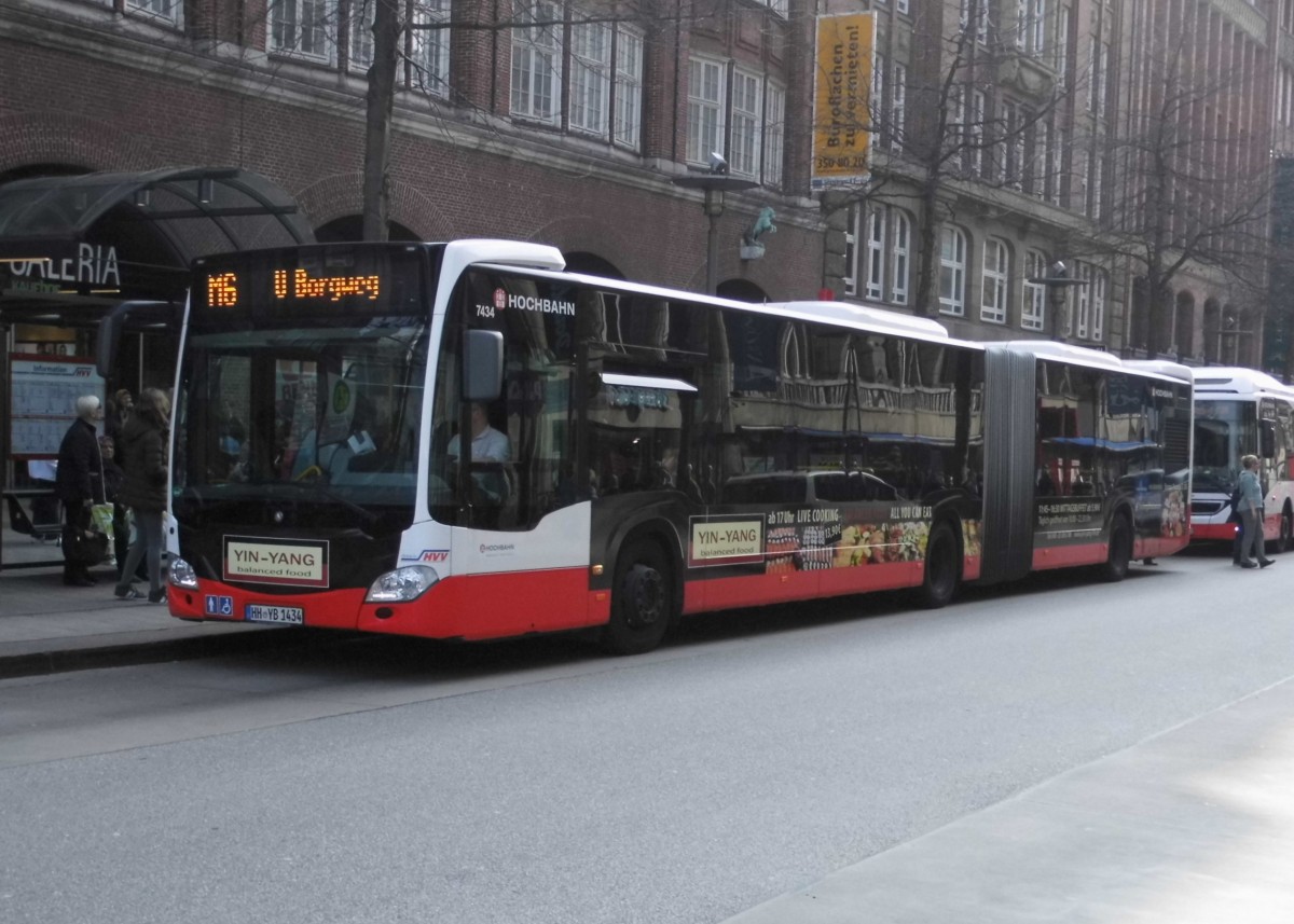 MB Citaro C2 G HHA 7434 auf Linie M6 am HBF/Mönckebergstr., 10.4.15
