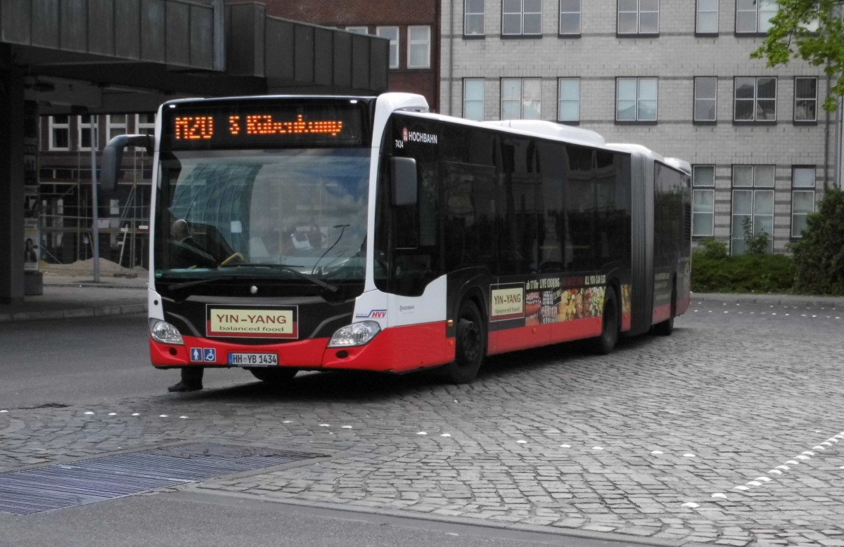 MB Citaro C2 G HHA 7434 auf Linie M20 am Bf.Altona, 2.5.15