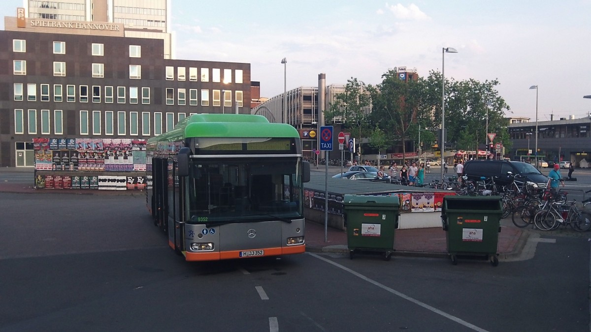 MB Citaro O 530 am ZOB in Hannover. Foto vom 04.07.2015