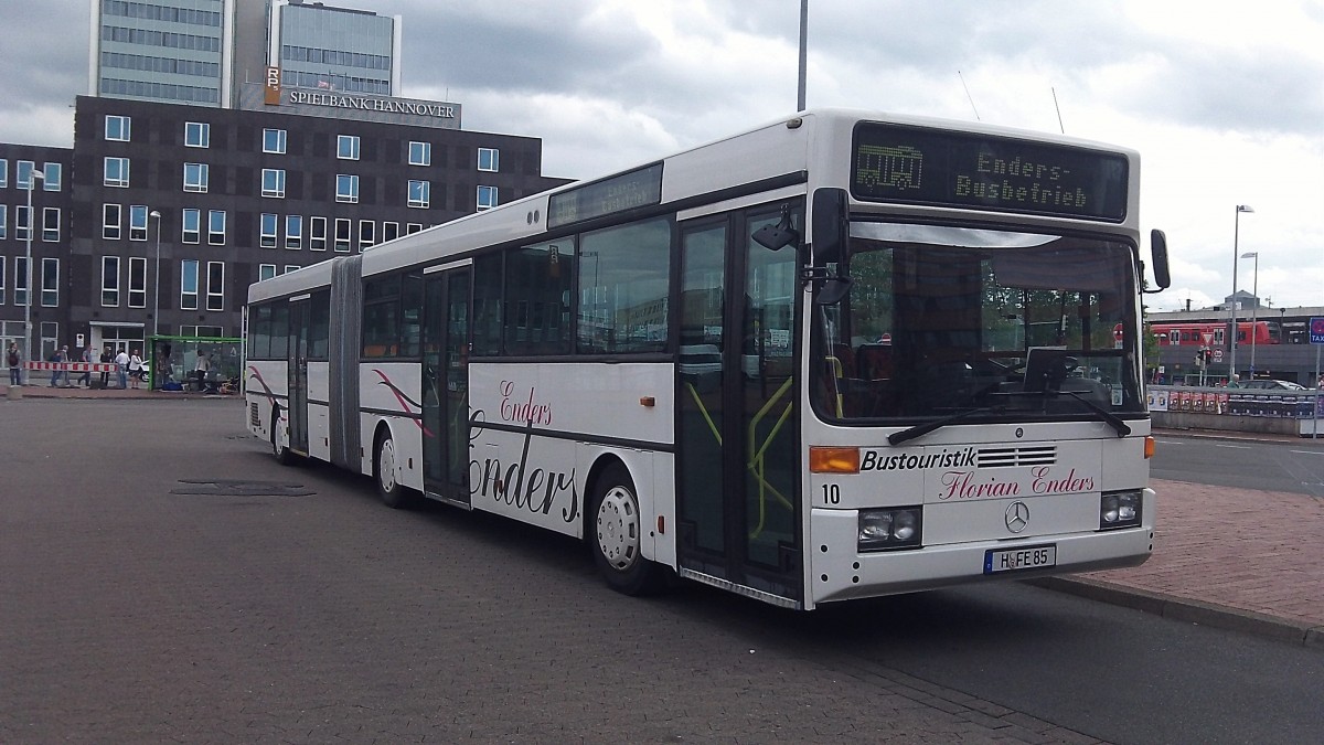 MB O 405 Gelenkbus am ZOB in Hannover. Foto vom 08.07.2015