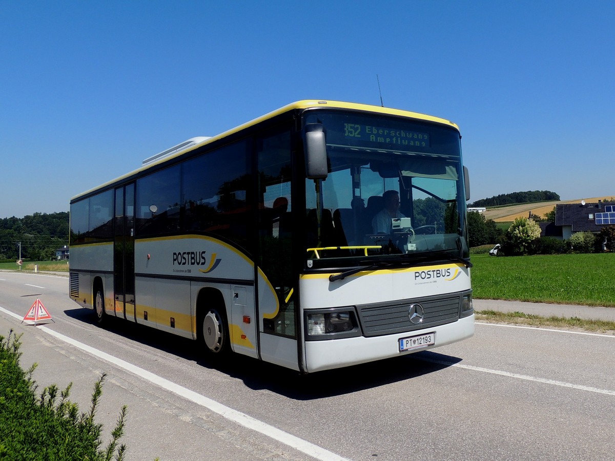 MB-Postbus auf der B143 als L852 nach Ampflwang unterwegs; 150804