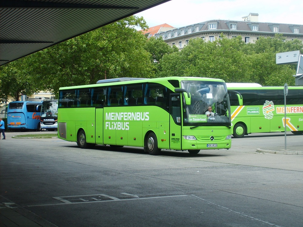 MB Tourismo II RHD M/2 - HSK HR 10 - in Berlin, ZOB am Funkturm - am 27-Juli-2015 --> Fahrzeug gehört: Hunau-Reisen, Schmallenberg-Bödefeld
