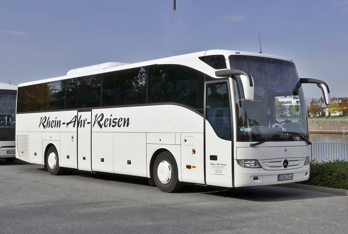 MB Tourismo  Rhein-Ahr-Reisen  in Koblenz am Moselufer - 16.10.2017