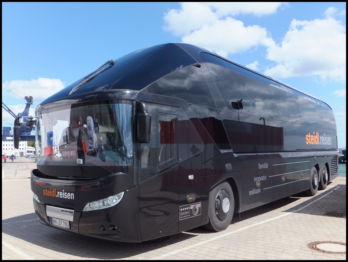 Mein 7000! Busbild auf dieser Seite ist der schne schwarze:
Neoplan Starliner von Steidl Reisen aus Deutschland im Stadthafen Sassnitz am 13.05.2014