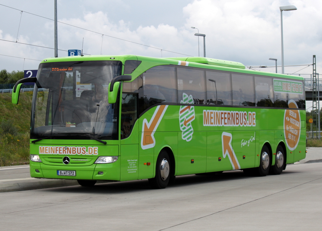 MEINFERNBUS von Warnemnde Strand(Jugendherberge)nach Dresden Hbf stand am 13.07.2014 an der Haltestelle Warnemnde Werft.