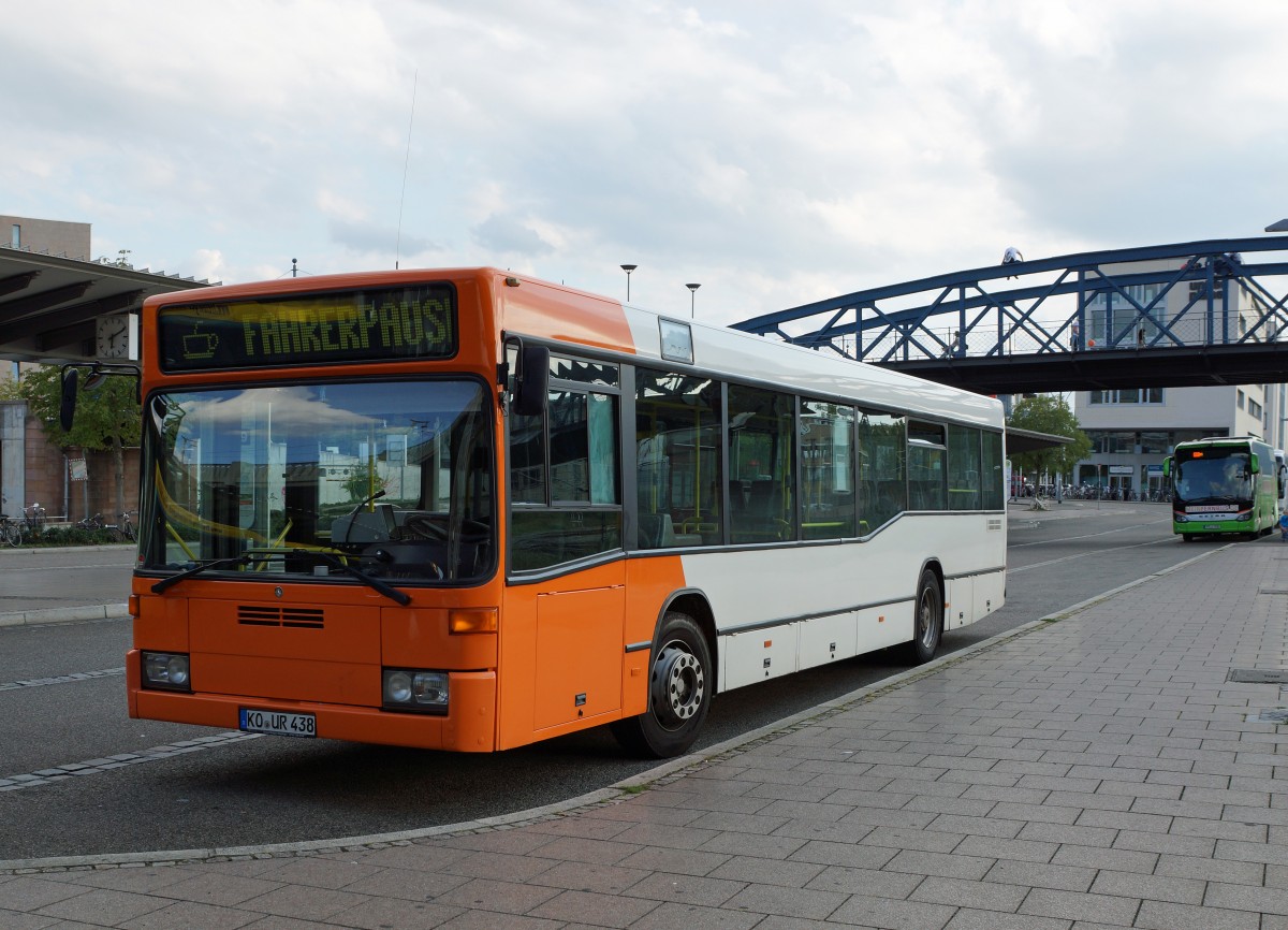MERCEDES: Am 3. September 2015 stand dieser auf dem Busbahnhof Freiburg im Breisgau fotografierte alte Mercedes noch im planmässigen Dienst. 
Foto: Walter Ruetsch
