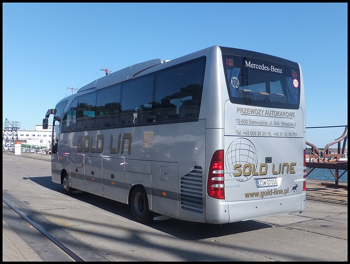 Mercedes Atego Prestige von Gold Line aus Polen im Stadthafen Sassnitz am 25.08.2013 (Genauer Aufbauer nicht bekannt)