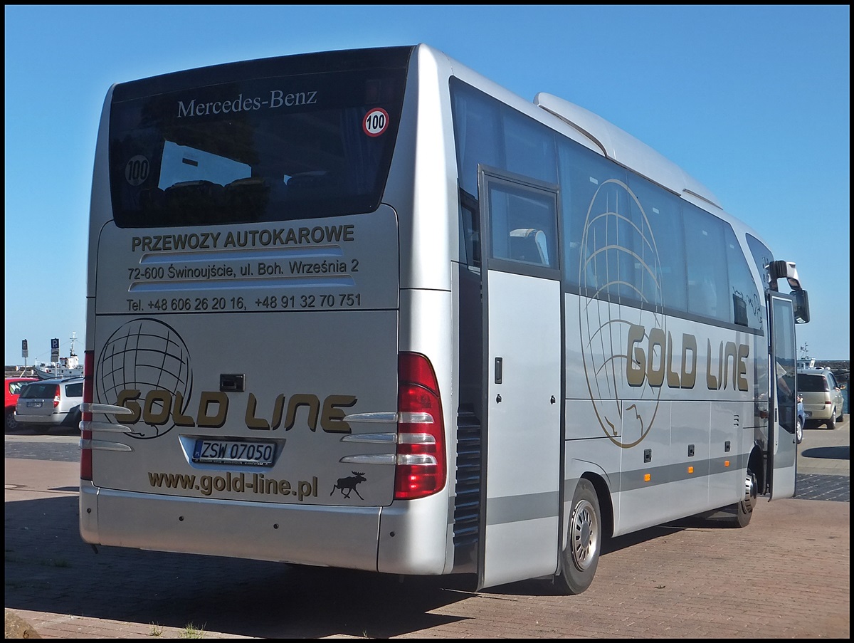 Mercedes Atego Prestige von Gold Line aus Polen im Stadthafen Sassnitz am 25.08.2013 (Genauer Aufbauer nicht bekannt)