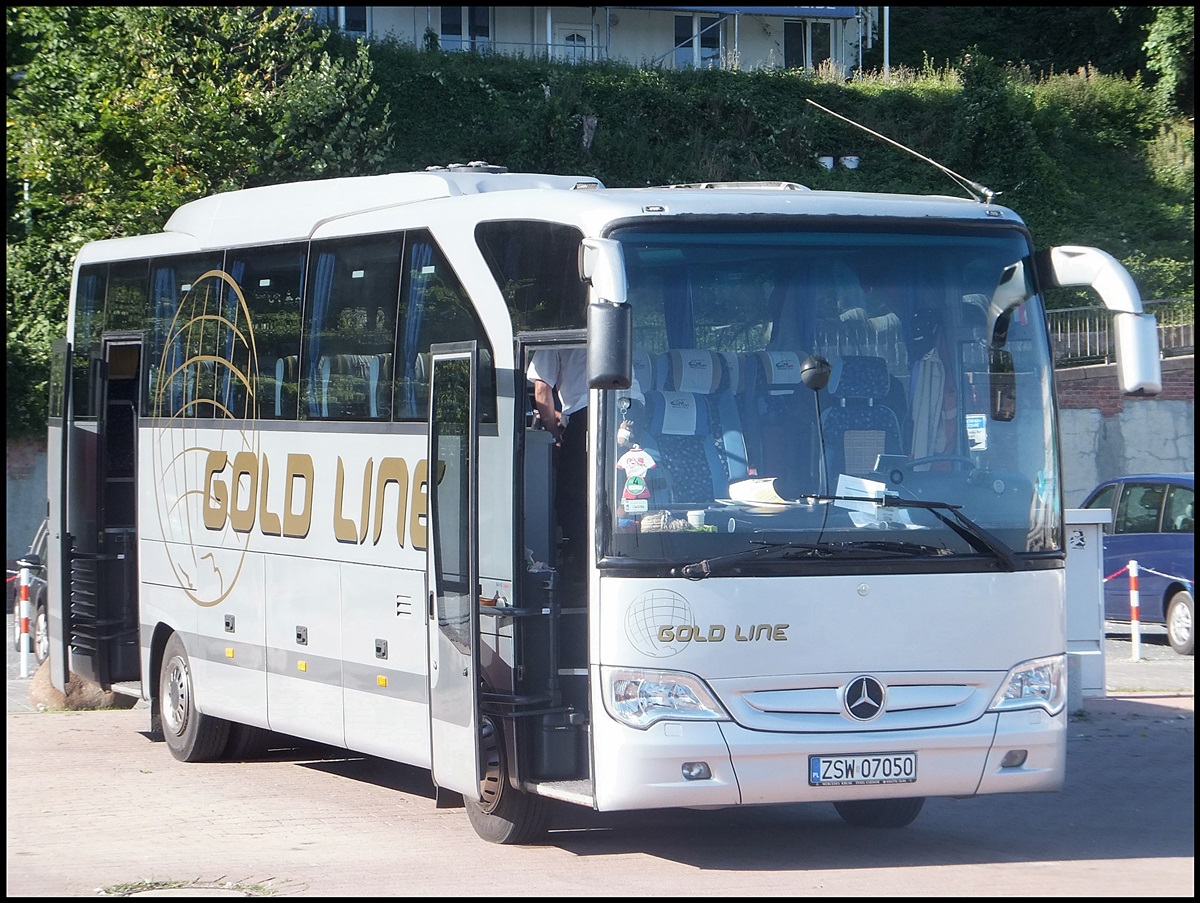 Mercedes Atego Prestige von Gold Line aus Polen im Stadthafen Sassnitz am 25.08.2013 (Genauer Aufbauer nicht bekannt)