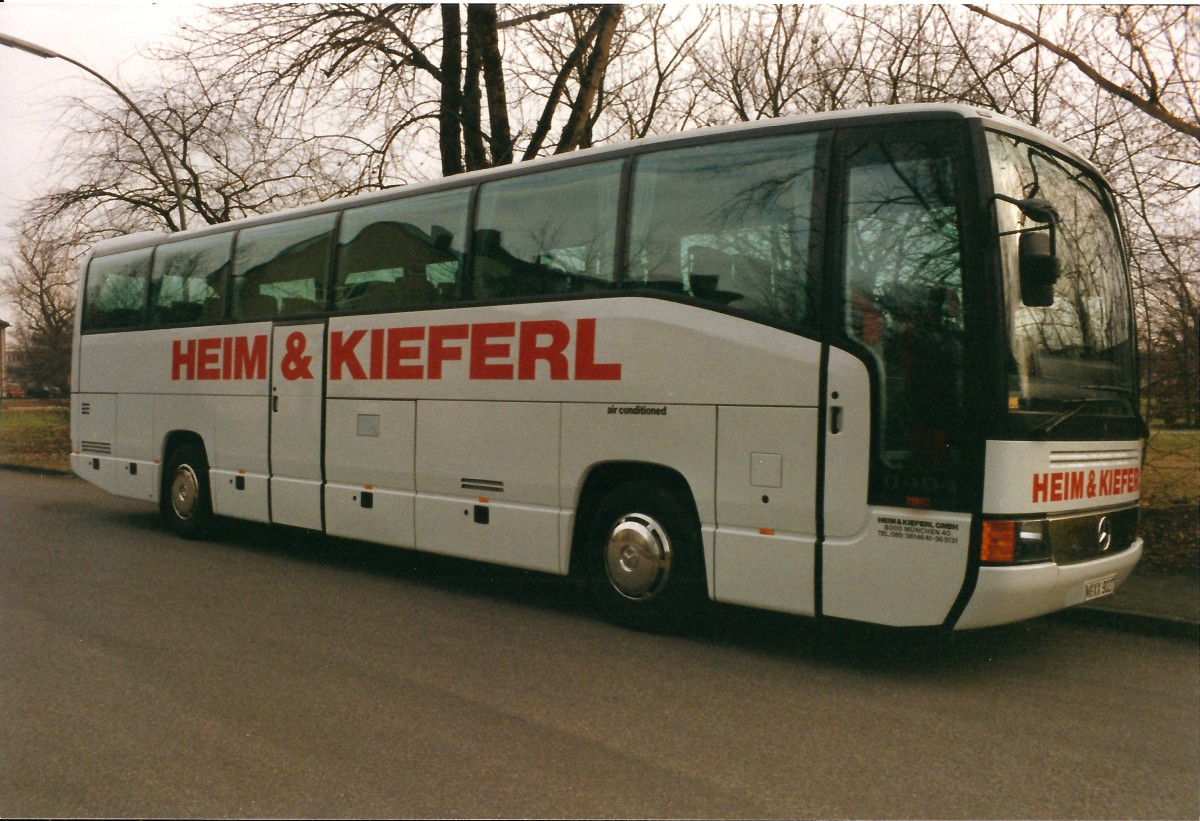 Mercedes Benz 0404 von der Fa. Autobus Heim & Kieferl GmbH, aufgenommen 1995.