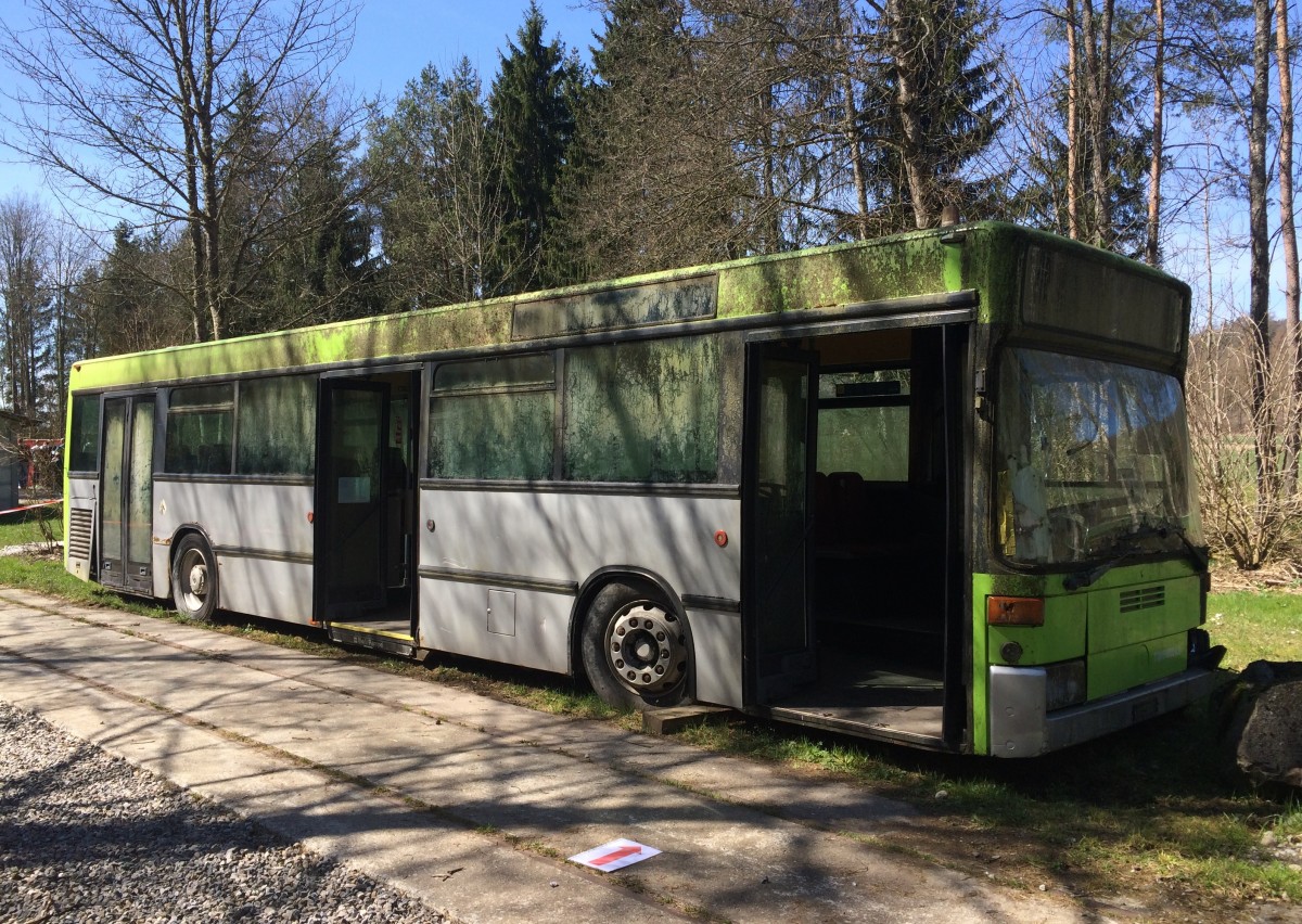 Mercedes Benz 405 ex-BLS servant actuellement à l'exercice de certaines situations. 