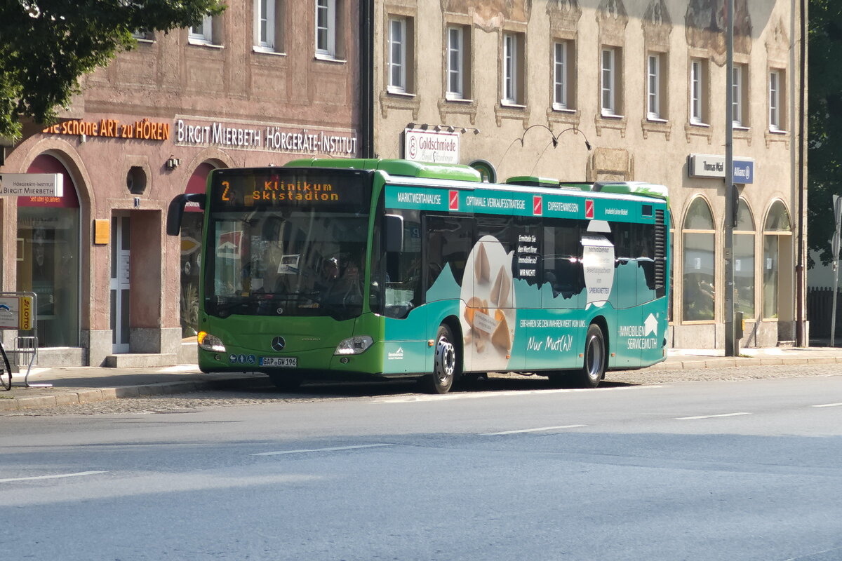 Mercedes-Benz Citaro 2. Generation als Ortsbus Garmisch-Partenkirchen Linie 2 (Bus GAP-GW 196)  in Garmisch-Partenkirchen, Haltestelle Rathaus. Aufenommen 4.8.2022.