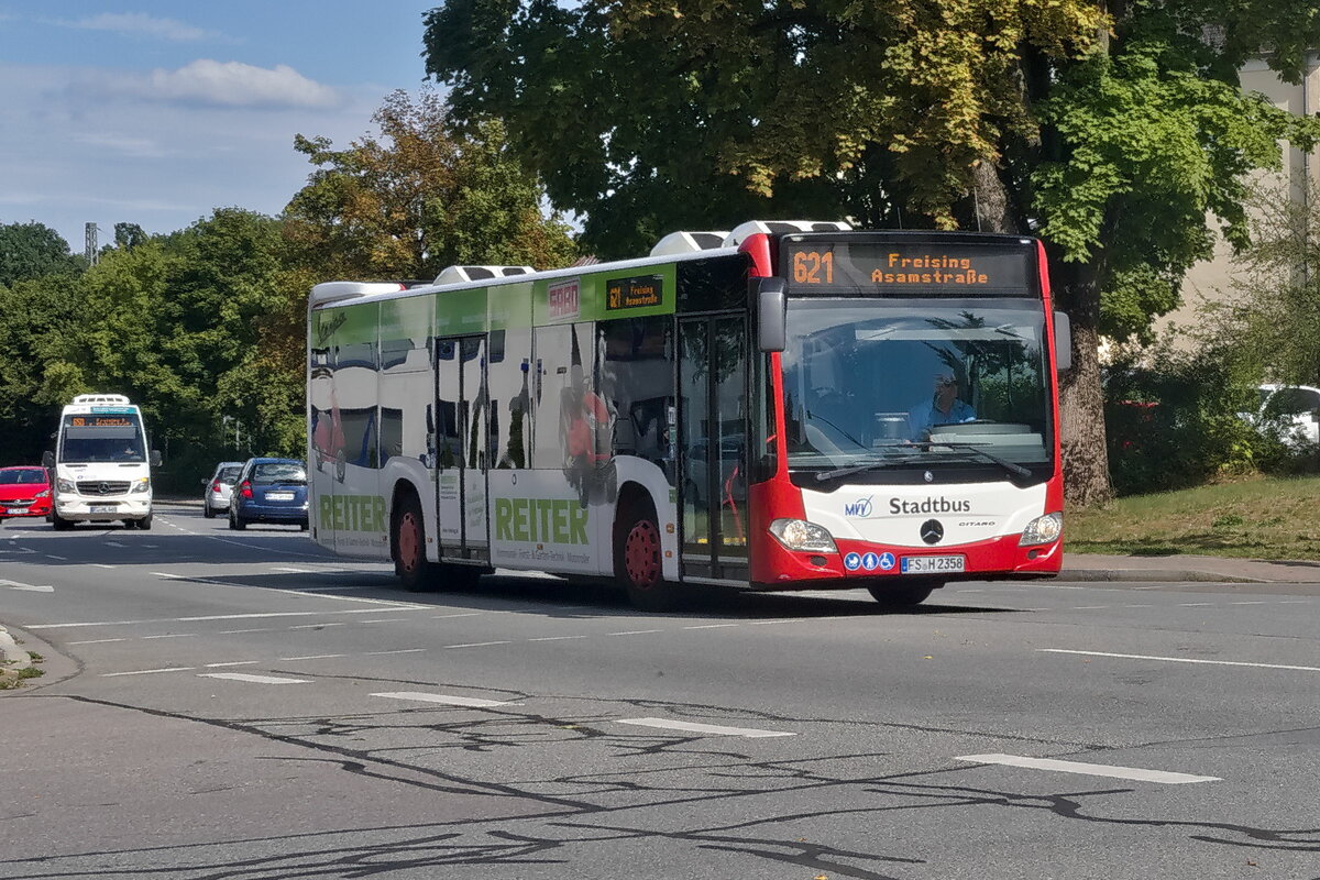 Mercedes-Benz Citaro 2. Generation (FS-H 2358) als Stadtbus Freising Linie 621 in Freising, Bahnhofstraße. Aufgenommen 22.8.2022.
