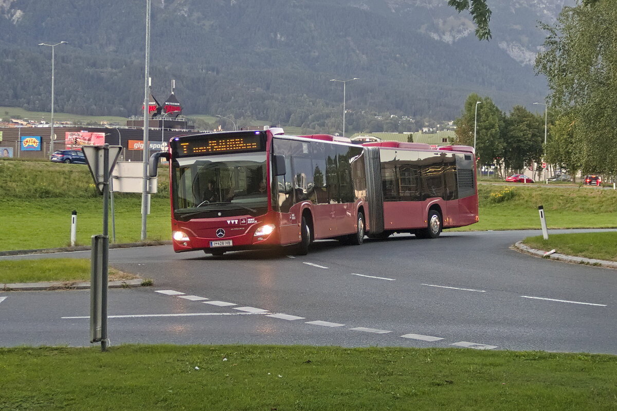 Mercedes-Benz Citaro 2. Generation der Innsbrucker Verkehrsbetriebe (Bus Nr. 428) ist als Linie T in Innsbruck über die Dr.-Ferdinand-Kogler-Straße umgeleitet. Aufgenommen 22.9.2022.