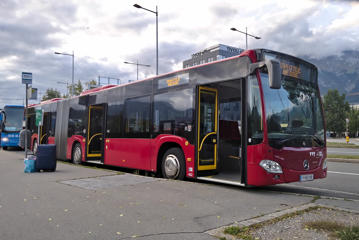 Mercedes-Benz Citaro 2. Generation der Innsbrucker Verkehrsbetriebe (Bus Nr. 452) als Shuttle Messe in Innsbruck an der Haltestelle Olympipaworld. Aufgenommen 4.10.2023.
