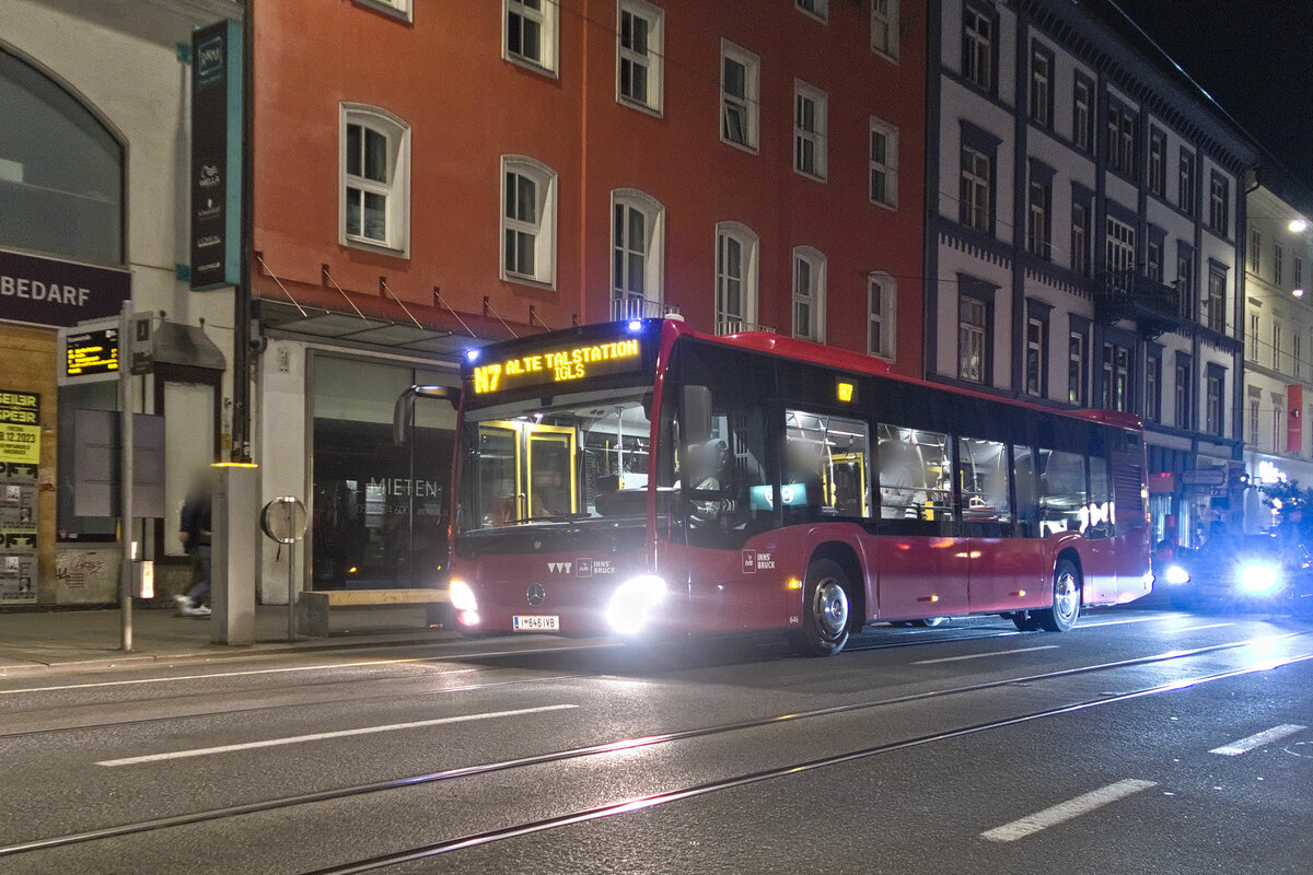Mercedes-Benz Citaro 2. Generation der Innsbrucker Verkehrsbetriebe (Bus Nr. 646) als Nightliner Linie N7 in Innsbruck an der Haltestelle Museumstraße. Aufgenommen 7.10.2023.