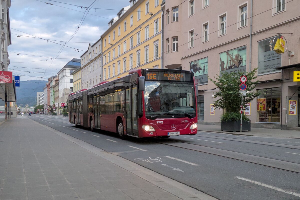 Mercedes-Benz Citaro 2. Generation der Innsbrucker Verkehrsbetriebe (Bus Nr. 441) als Schienenersatzverkehr für die Straßenbahnlinie 1 in Innsbruck, Museumstraße. Aufgenommen 10.7.2025.