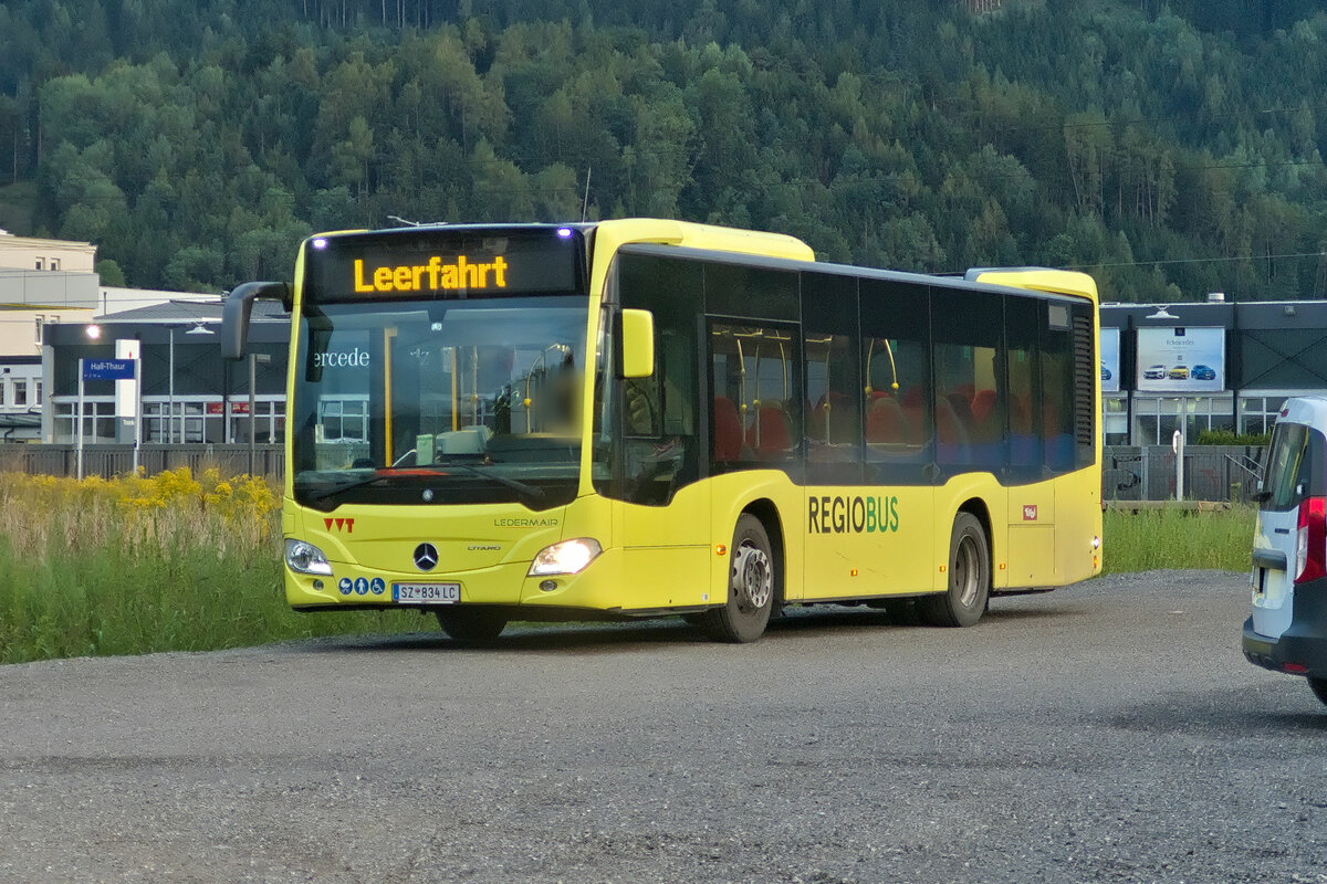 Mercedes-Benz Citaro 2. Generation von Ledermair (SZ-834LC) auf einem Abstellplatz nahe der Haltestelle Hall-Thaur. Aufgenommen 30.8.2023.
