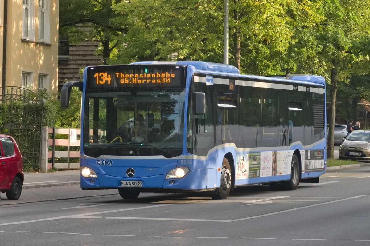 Mercedes-Benz Citaro 2. Generation der MVG (Bus 9023, M-WA 9039) als Linie 134 in München, Wolfratshauser Straße. Aufgenommen 25.8.2022.