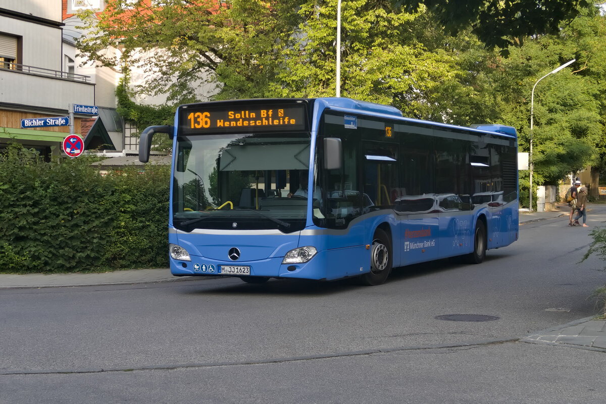 Mercedes-Benz Citaro 2. Generation der MVG/Baumann (M-JJ 1623) als Linie 136 bei der Haltestelle Solln Bahnhof Wendeschleife. Aufgenommen 25.8.2022.