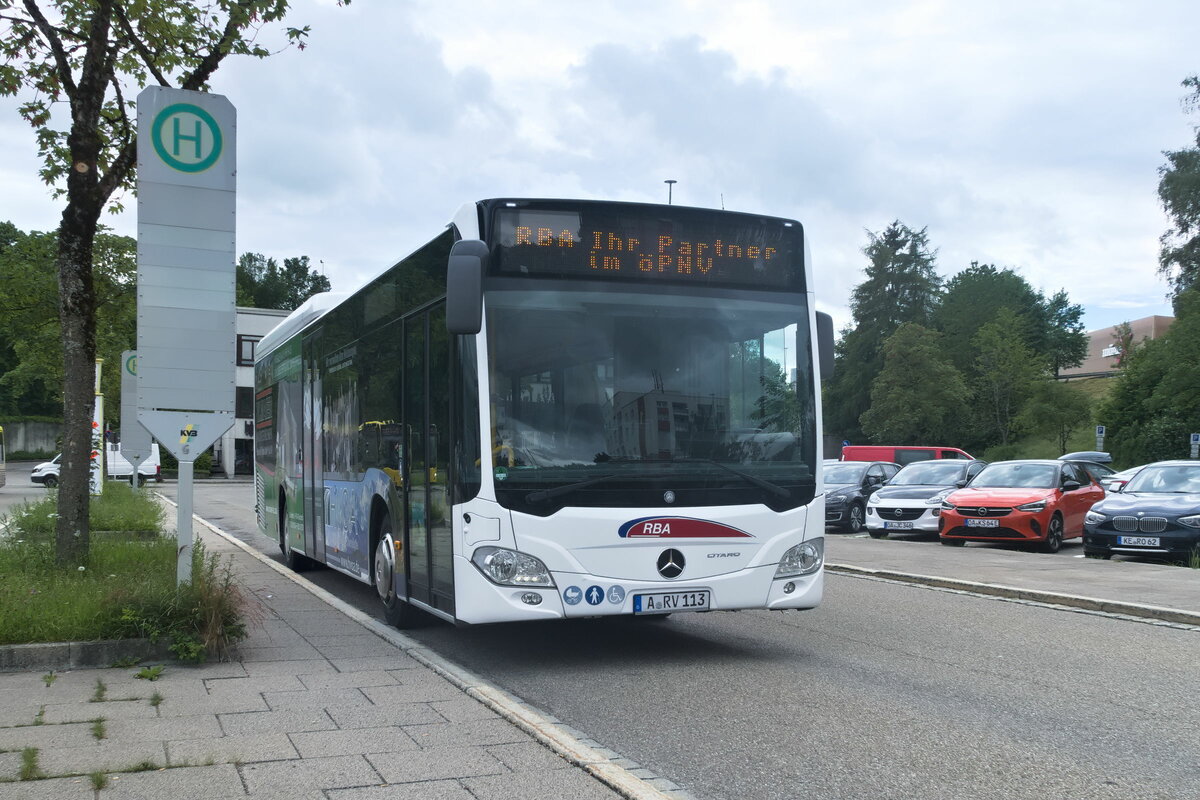 Mercedes-Benz Citaro 2. Generation von Regionalbus Augsburg (RBA, A-RV 113), abgestellt an der Haltestelle Kempten Hauptbahnhof. Aufgenommen 9.6.2022.