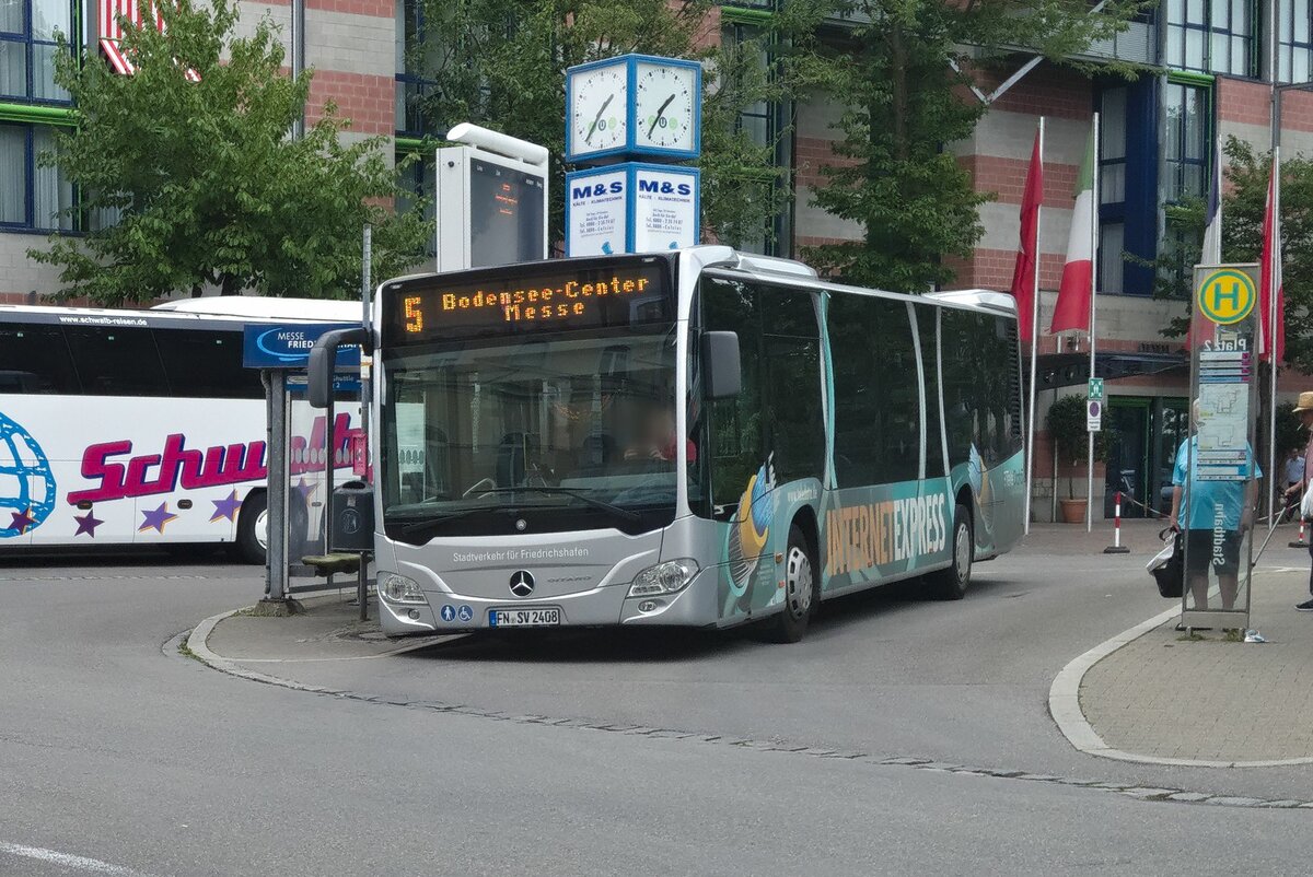 Mercedes-Benz Citaro 2. Generation von Stadtverkehr Friedrichshafen (FN-SV 2408) als Linie 5 am Stadtbahnhof Friedrichshafen. Aufgenommen 28.6.2022.