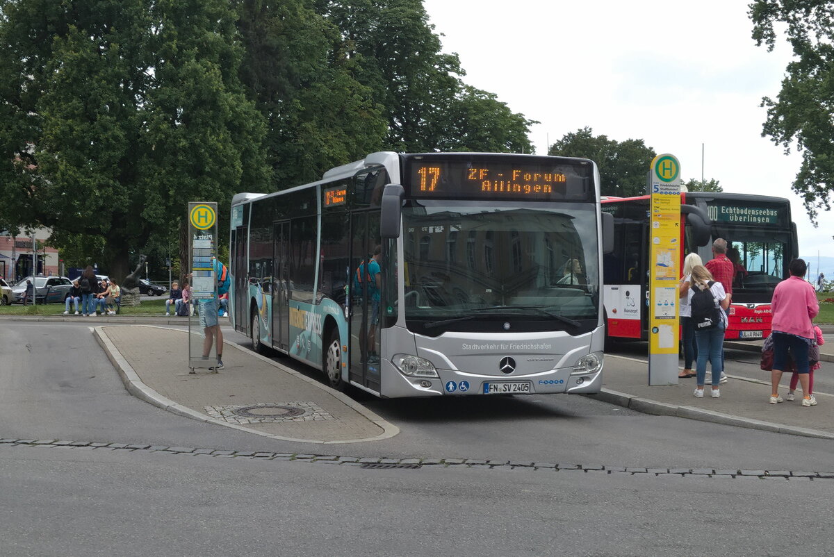 Mercedes-Benz Citaro 2. Generation von Stadtverkehr Friedrichshafen (FN-SV 2405) als Linie 17 am Stadtbahnhof Friedrichshafen. Aufgenommen 28.6.2022.