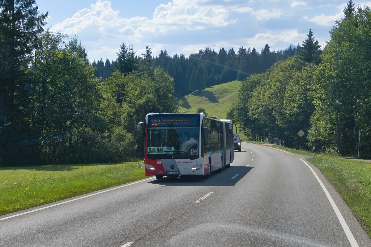 Mercedes-Benz Citaro 2. Generation von Süsser (BB-S 6080) als Schienenersatzverkehr an der B2 in Krün, zwischen Garmisch-Partenkirchen und Mittenwald. Aufgenommen 4.8.2022.