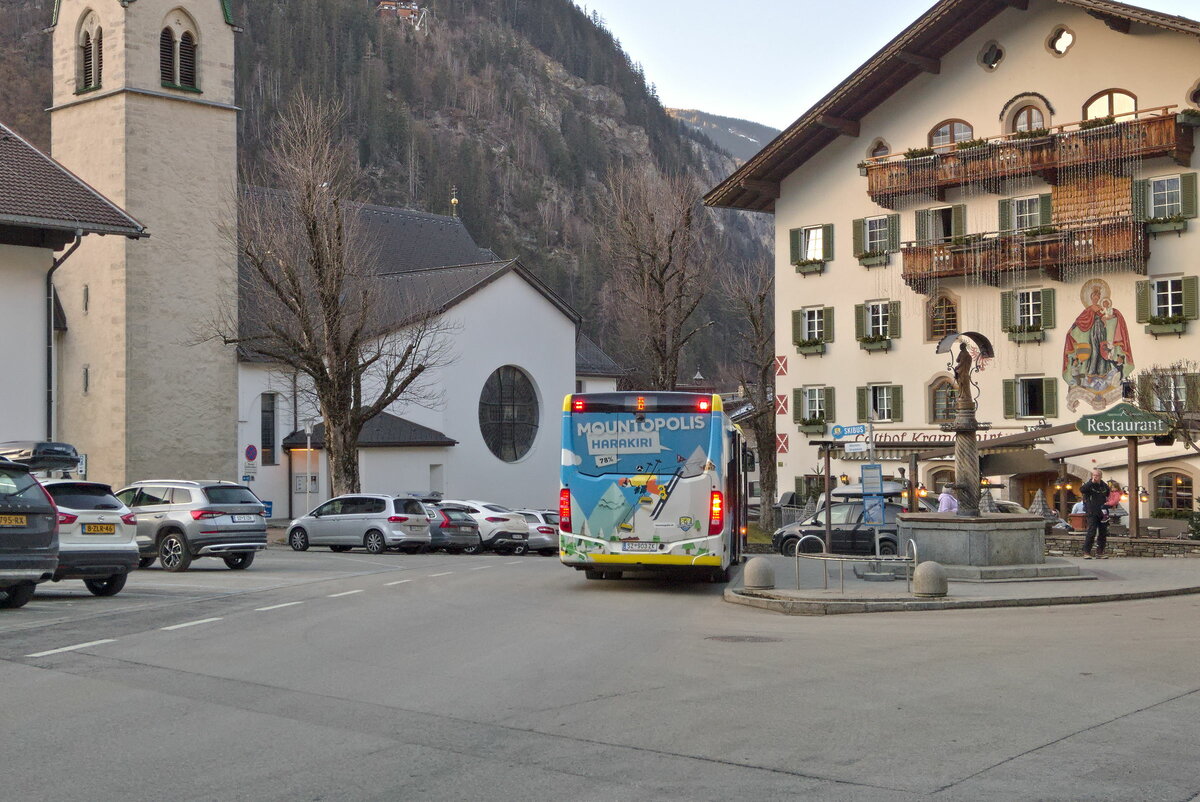 Mercedes-Benz Citaro 2. Generation (SZ-903ZK) als Skibus Mayrhofen Linie B an der Skibushaltestelle Marienbrunnen in Mayrhofen. Aufgenommen 21.2.2023.
