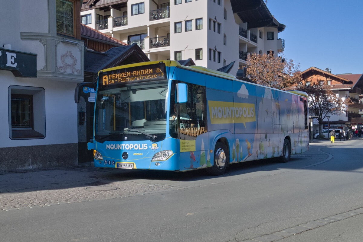Mercedes-Benz Citaro 2. Generation der Zillertaler Verkehrsbetriebe (SZ-451KX) als Skibus Mayrhofen Linie A an der Skibushaltestelle Penkenbahn Hotel Strass in Mayrhofen. Aufgenommen 21.2.2023.