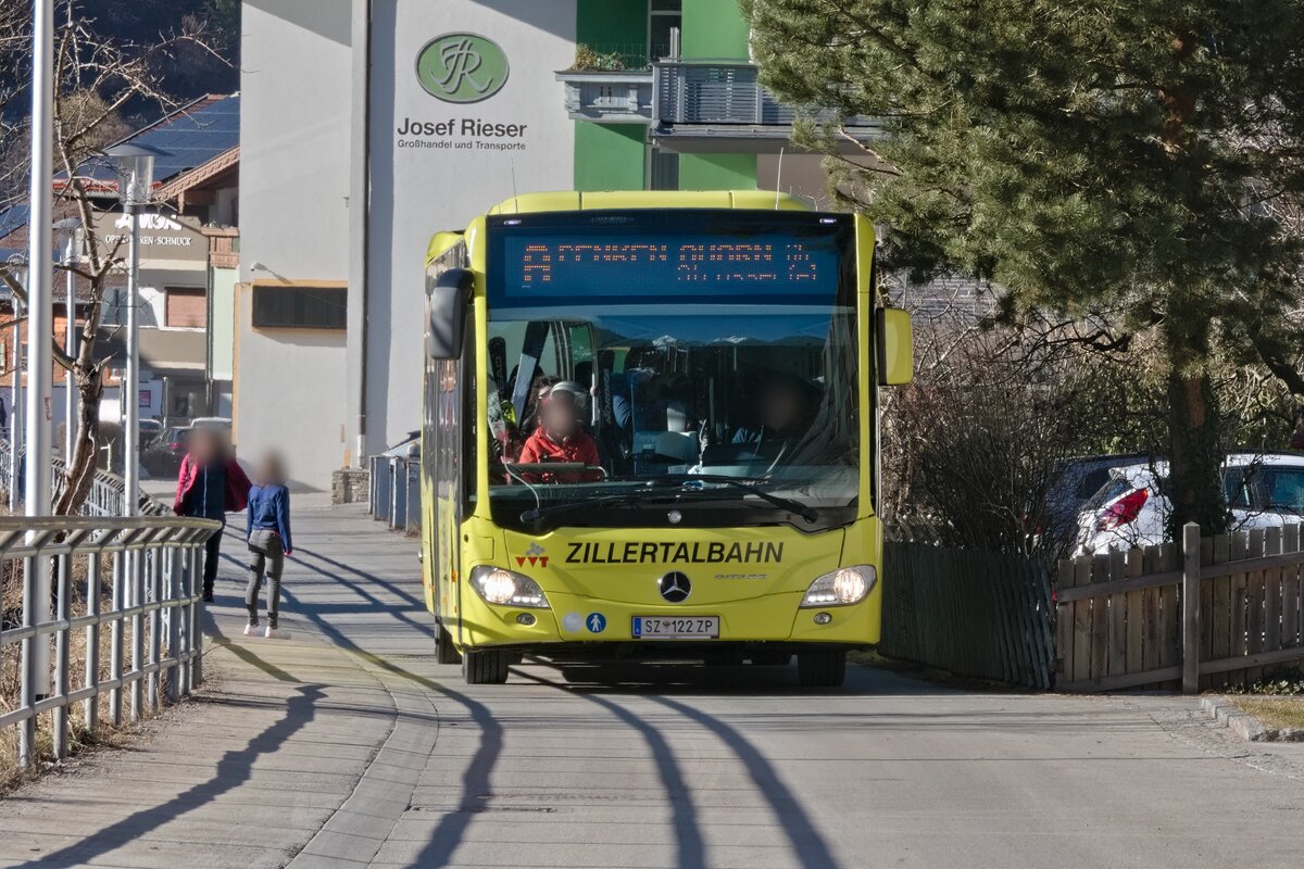 Mercedes-Benz Citaro 2. Generation der Zillertaler Verkehrsbetriebe (SZ-122ZP) als Skibus Mayrhofen Linie A in Mayrhofen, Zillerlände. Aufgenommen 21.2.2023.