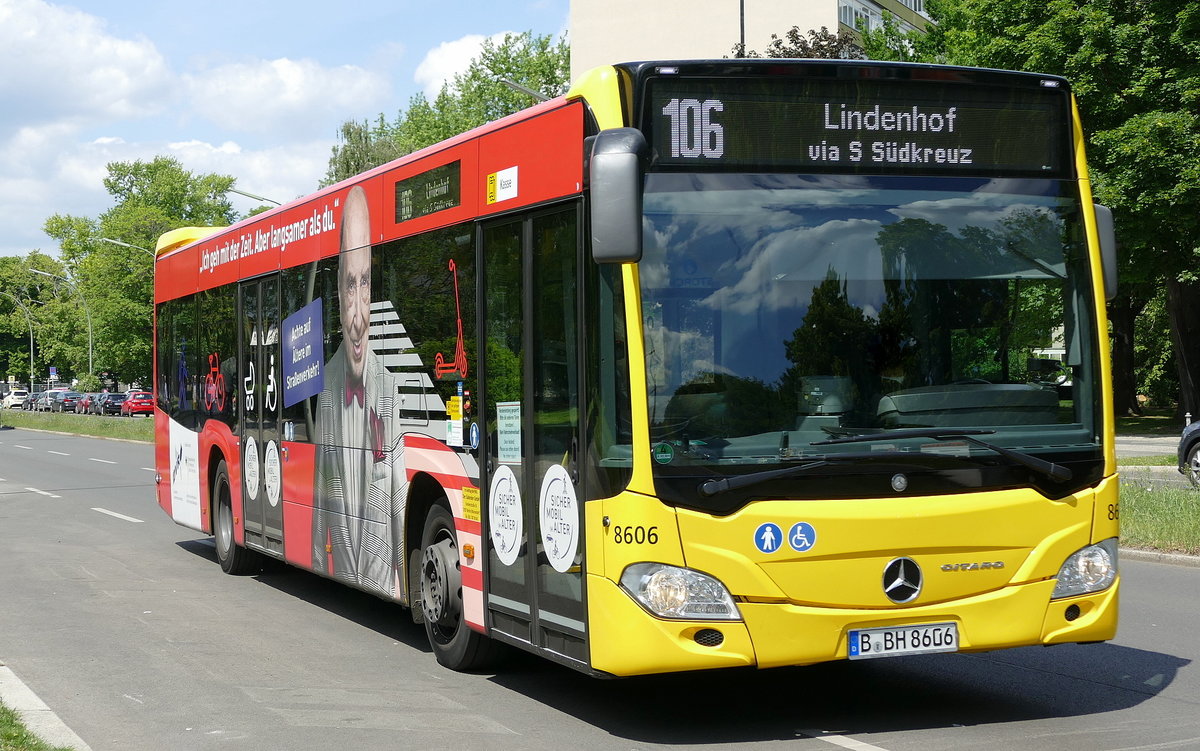 Mercedes -Benz Citaro '8606' von 'Der Südender /Omnibusgesellschaft Hartmann'. 'Im Auftrag der BVG der Linie 106, Berlin -Tiergarten im Mai 2020.